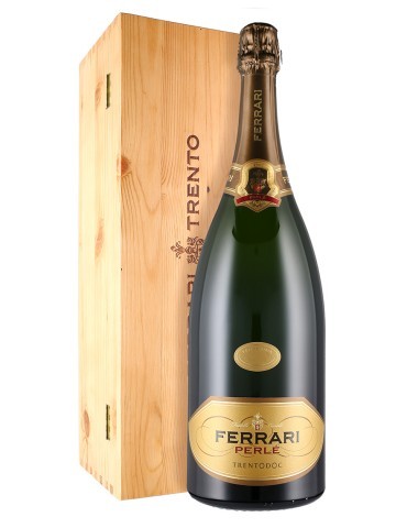 Ferrari Perlè 2016 Magnum Cassetta Legno - 1,50 lt. ( NON DISPONIBILE )
